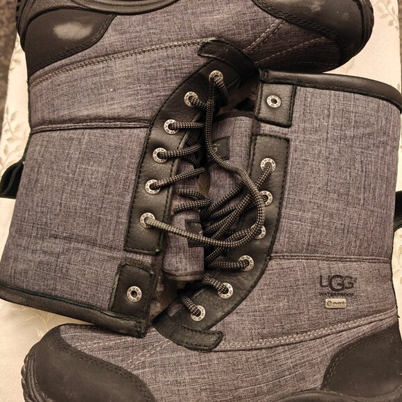 UGG Adirondack II Boot 9.5 - Picture 6 of 6